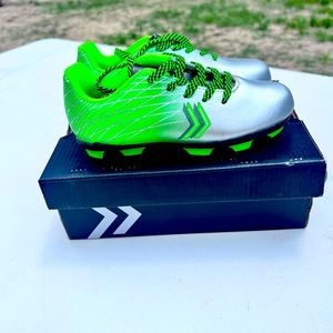 NWT soccer cleats size 11 kids